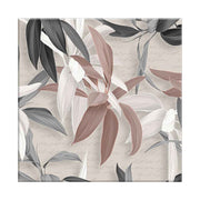 Quadro su tela con foglie nei toni del rosso, beige e nero su sfondo neutro con scritte decorative, perfetto per un ambiente caldo ed elegante.