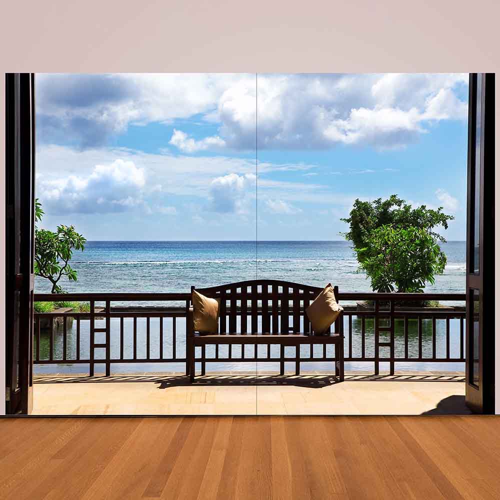 Quadro su tela grande raffigurante una finestra aperta con vista sul mare, posto in un atrio luminoso.