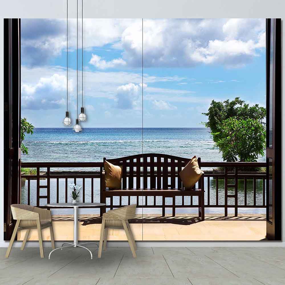 Quadro su tela grande con una suggestiva vista marina da una finestra, posizionato in un soggiorno elegante.