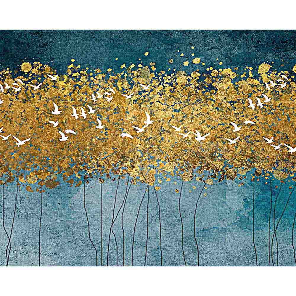 Quadro su tela grande con alberi dai tronchi sottili e foglie oro su sfondo blu, uccelli bianchi in volo per ambienti raffinati e moderni.