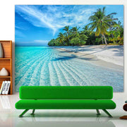 Quadro su tela grande con spiaggia tropicale, mare cristallino e palme su sfondo azzurro, perfetto per arredare con stile esotico.