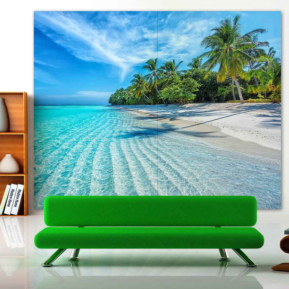 Quadro su tela grande con spiaggia tropicale, mare cristallino e palme su sfondo azzurro, perfetto per arredare con stile esotico.