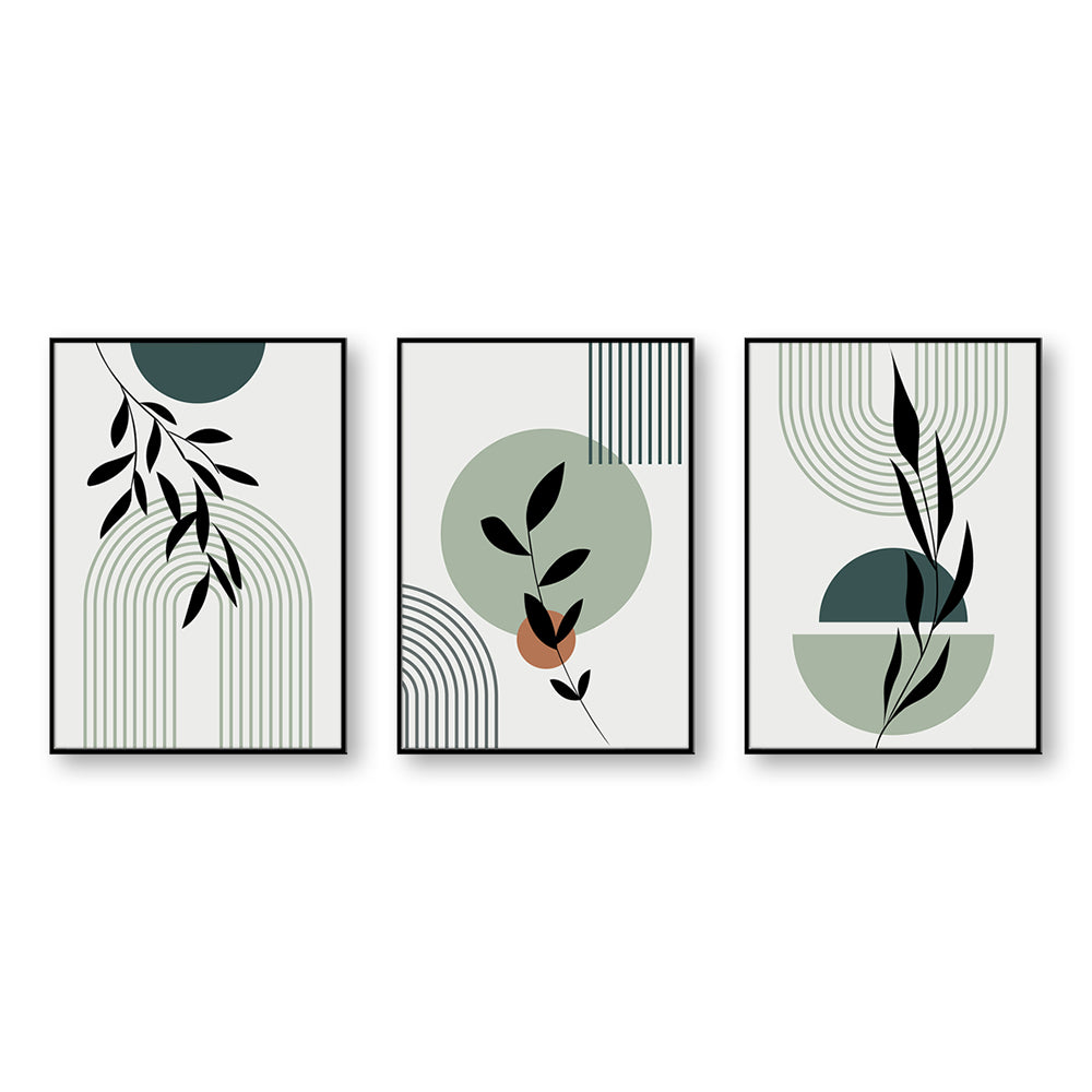 Set di 3 quadri affiancati orizzontalmente: archi a righe verde salvia, cerchi verdi e rami neri su fondo chiaro.