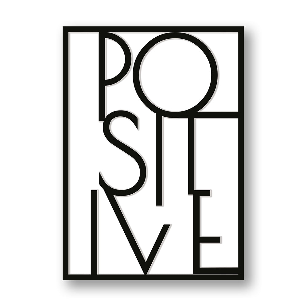 Quadro su pannello verticale con cornice nera: lettering nero “POSITIVE” con lettere grandi sovrapposte su fondo bianco.
