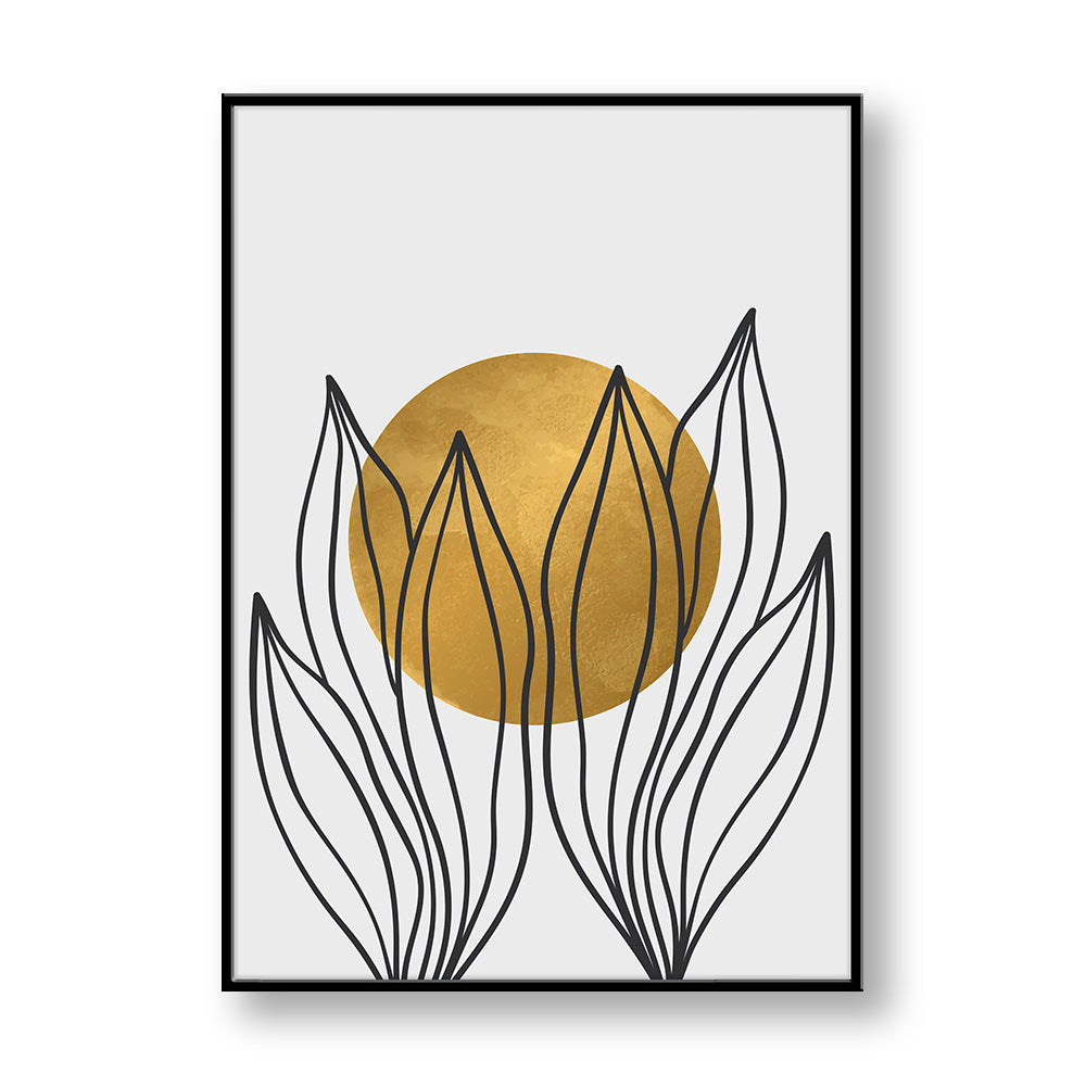 Quadro su pannello verticale con cornice nera: foglie a contorno nero in primo piano e grande cerchio oro testurizzato sullo sfondo.