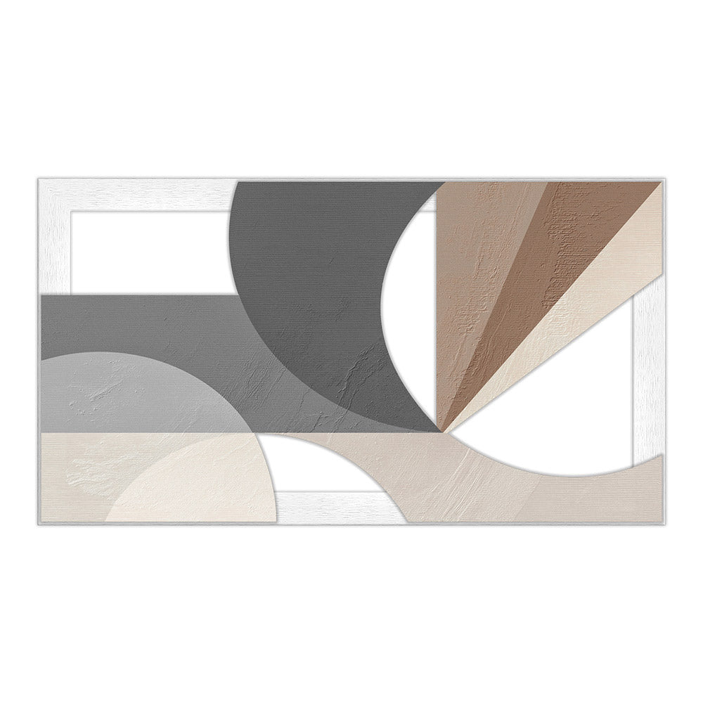 Quadro in legno intagliato frontale: forme geometriche a rilievo con archi e semicerchi grigio e beige, spicchi tortora, cornice bianca
