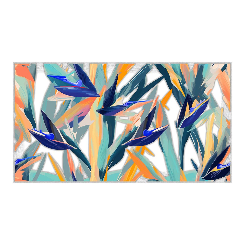 Quadro in legno intagliato frontale: fiori di strelitzia blu e arancio tra foglie verde acqua, effetto 3D su cornice bianca