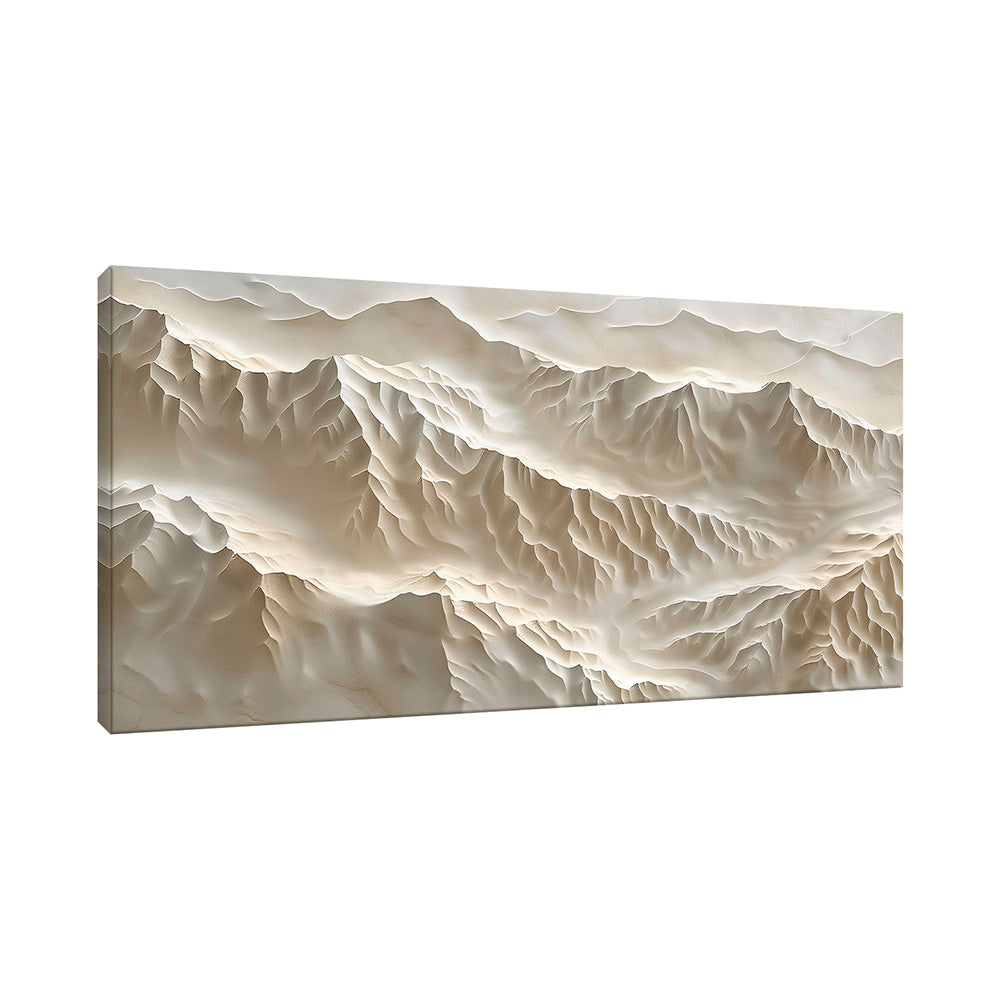 Vista laterale di quadro materico avorio con rilievi a strati tipo dune e creste, spessore della tela visibile ed effetto 3D marcato.