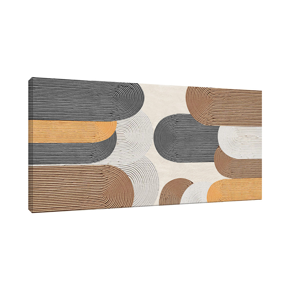 Vista laterale di quadro materico con archi boho a rilievo, spessore tela visibile, texture a linee concentriche in antracite, terracotta e arancio.
