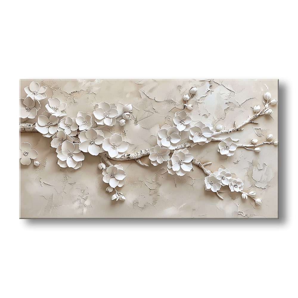 Vista frontale quadro materico beige con ramo in rilievo e fiori bianchi 3D, petali sovrapposti e boccioli, texture spatolata sul fondo.