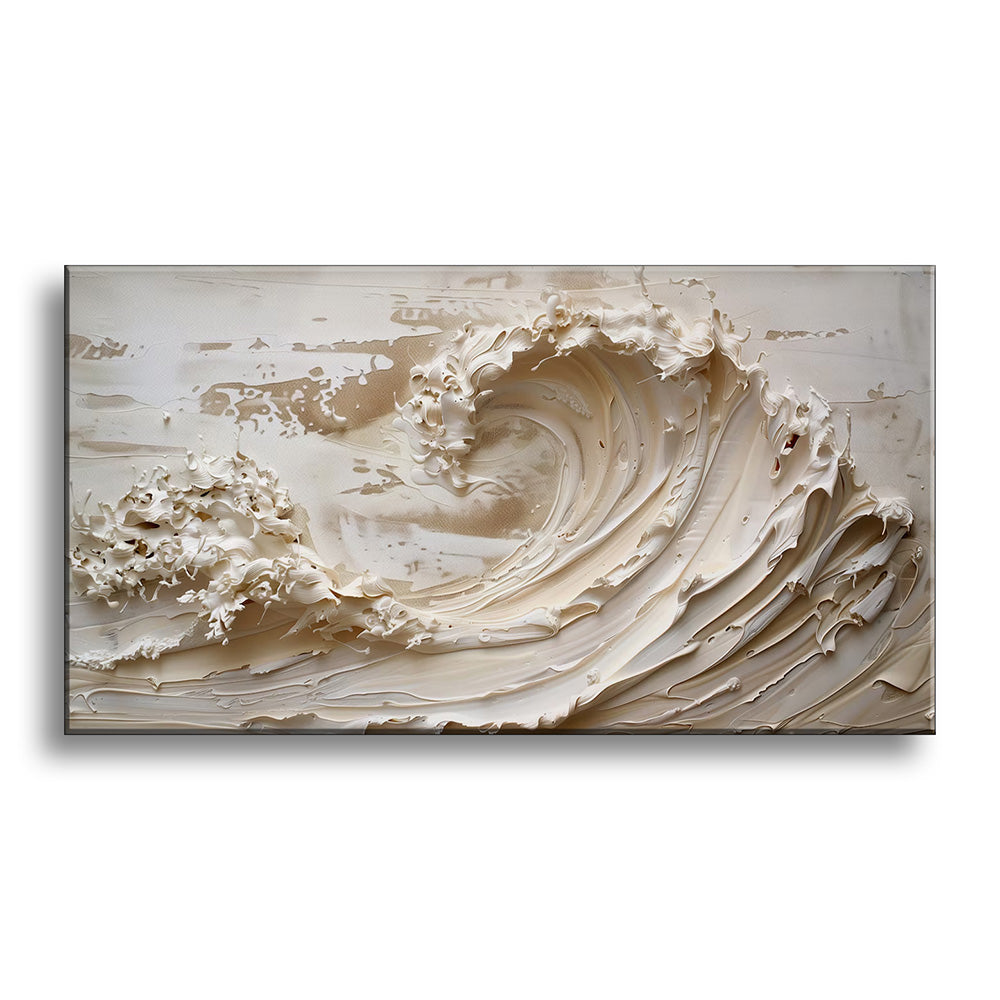 Vista frontale quadro materico astratto con grande onda in rilievo color crema e sabbia, spatolate spesse e schiuma texturizzata su fondo neutro.