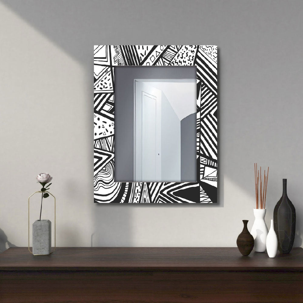 Specchio da parete con cornice decorata bianco e nero in un ingresso dal design moderno