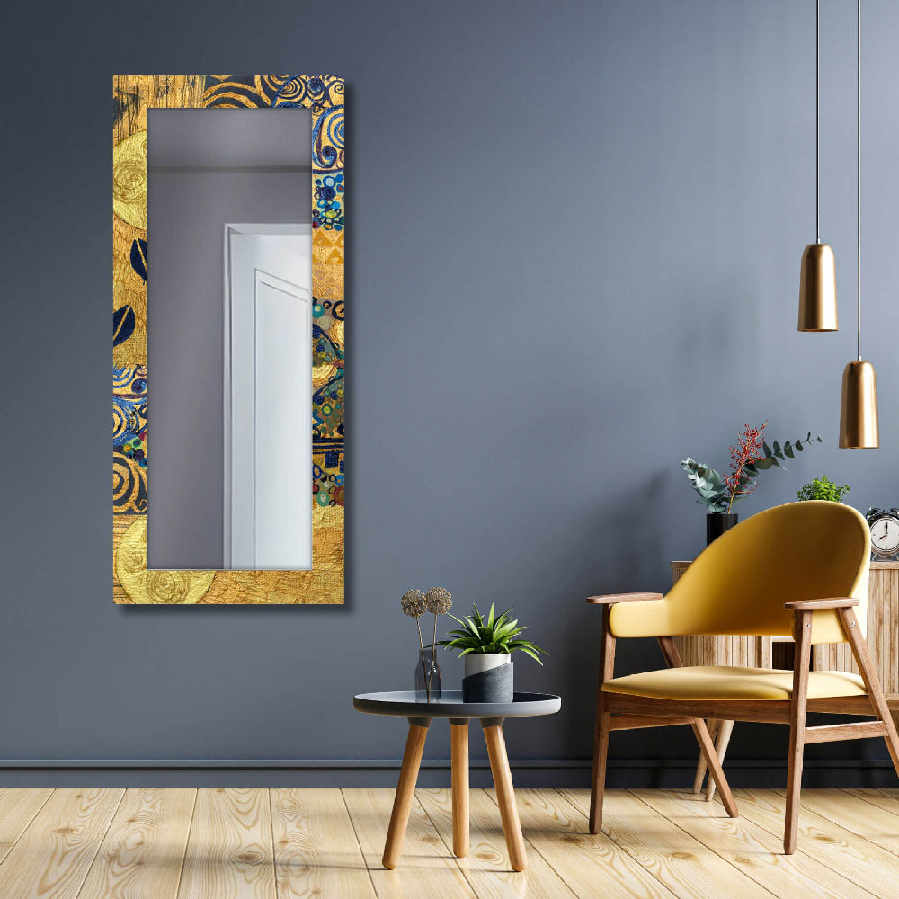 Specchio decorativo Klimt Gold appeso in soggiorno moderno, cornice dorata
