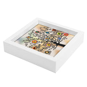 Svuotatasche bianco con albero stilizzato nero a rami spiralati e dettagli astratti multicolore, vista laterale.