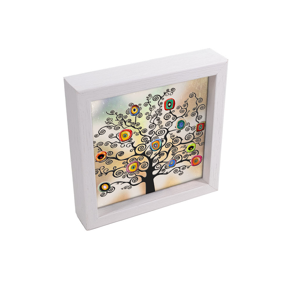 Svuotatasche bianco con illustrazione di albero nero a spirali e motivi geometrici colorati, ispirazione artistica, laterale.