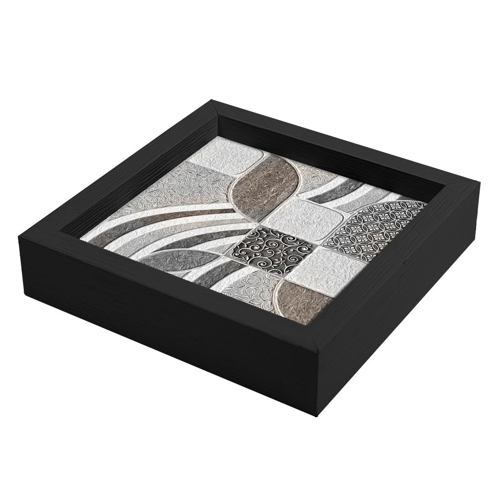 Svuotatasche in legno nero con base a effetto patchwork di tessere geometriche e texture grigio-bronzo eleganti.